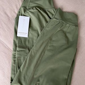 ATHLETA Women's green Salutation Cargo Joggers  - NWT - size Large